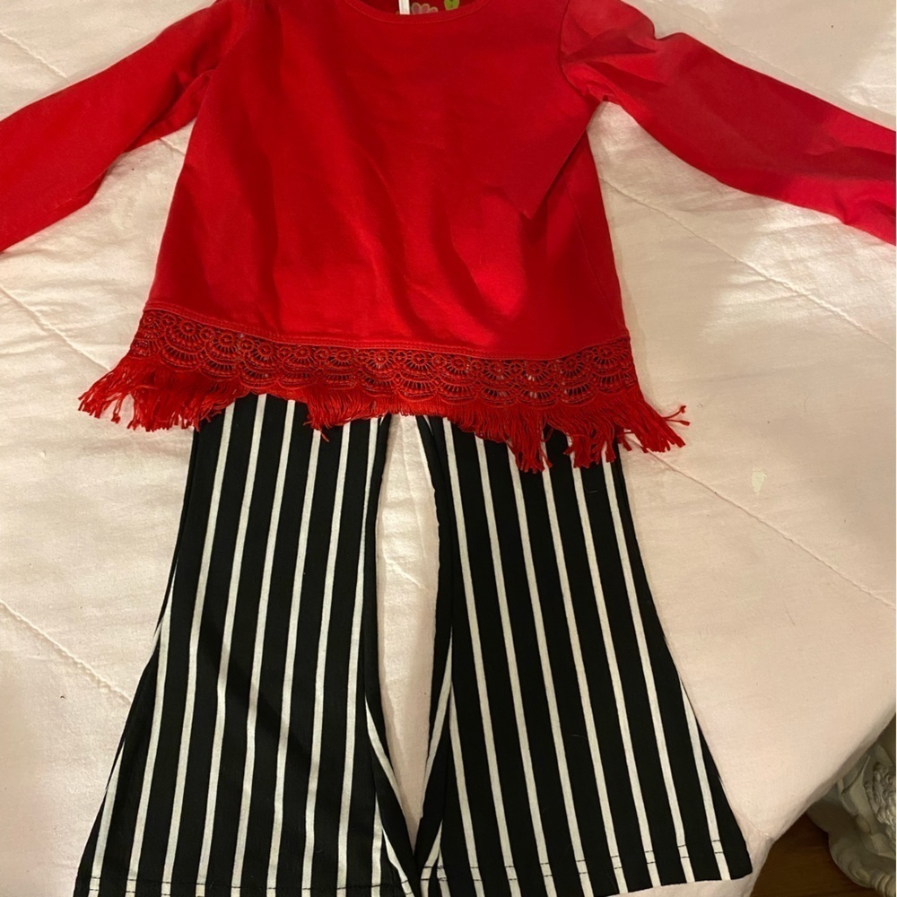 Three Friends Outfit size 4 T (FA) - Picture 9 of 9